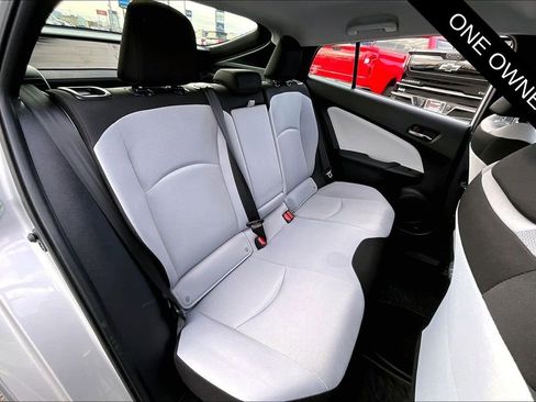 Used 2019 Toyota Prius LE image 23