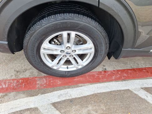 Used 2020 Ford Explorer XLT w/ Equipment Group 202A image 11