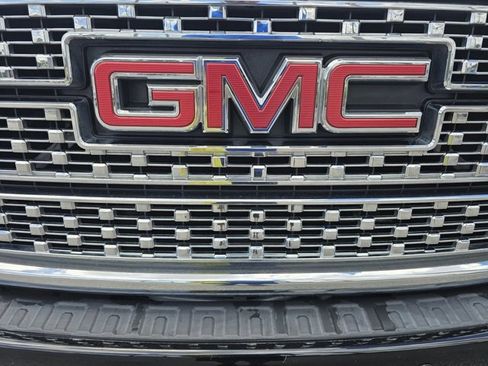 Used 2018 GMC Sierra 3500 Denali w/ Duramax Plus Package image 11