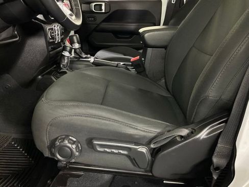 Used 2019 Jeep Wrangler Unlimited Sahara AWD/4WD image 33