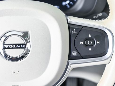 Certified 2022 Volvo XC60 B5 Momentum w/ Protection Package AWD/4WD image 10