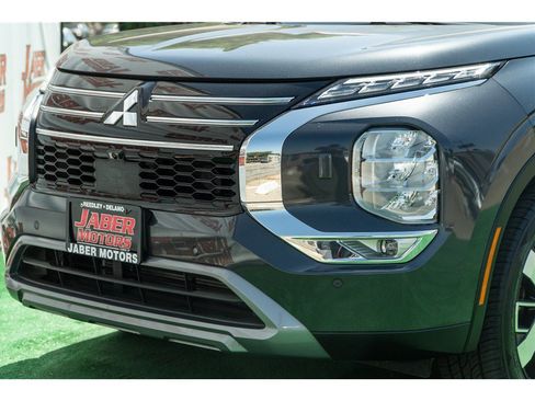Used 2025 Mitsubishi Outlander AWD image 35