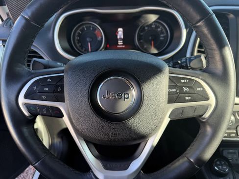 Used 2016 Jeep Cherokee Trailhawk w/ Comfort/Convenience Group image 21