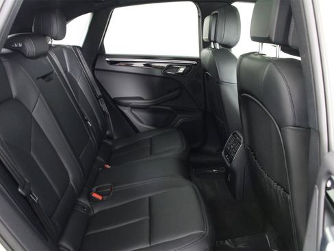 Used 2025 Porsche Macan image 32