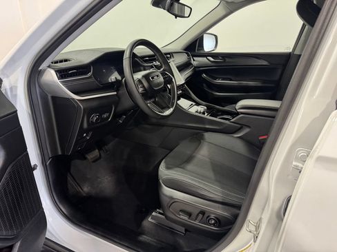 Used 2023 Jeep Grand Cherokee L Laredo AWD/4WD image 17