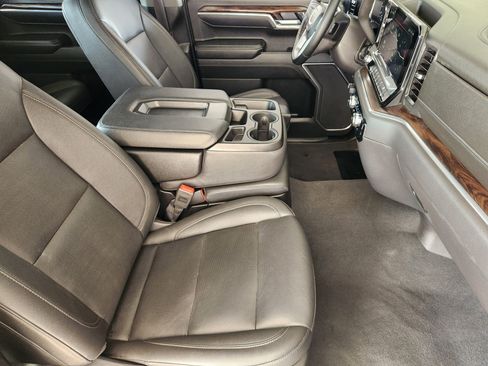Used 2025 GMC Sierra 1500 SLT image 14