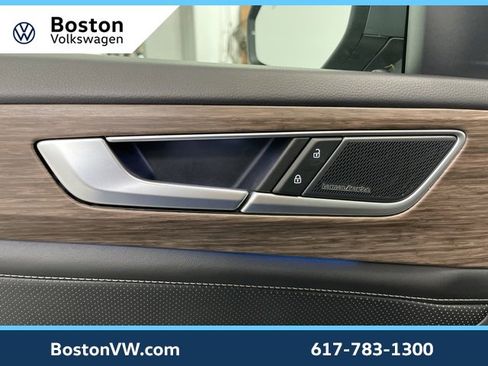 Used 2025 Volkswagen Atlas SEL Premium R-Line image 31