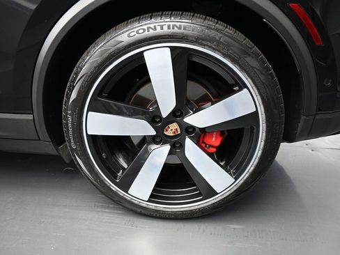 Certified 2025 Porsche Macan 4S Electric image 12