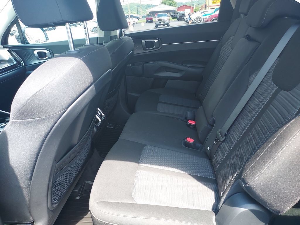 Used 2026 Kia Sorento LX FWD image 16
