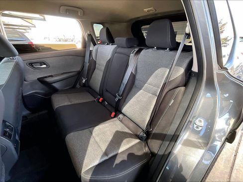 Used 2023 Nissan Rogue SV image 17