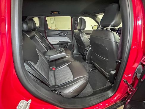 Used 2024 Jeep Compass Latitude image 28