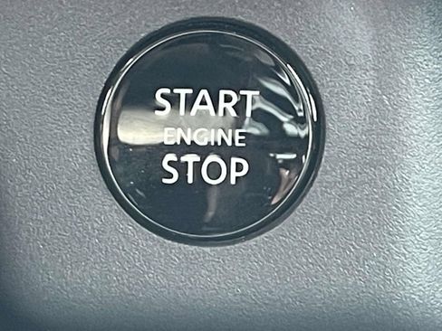 Used 2025 Nissan Rogue S image 26