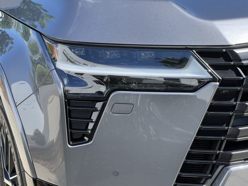 Used 2025 Lexus GX 550 w/ Accessory Package (2T) AWD/4WD image 11