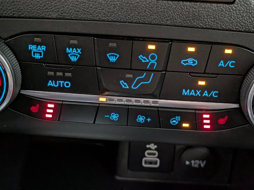 Used 2025 Ford Escape Active AWD/4WD image 6