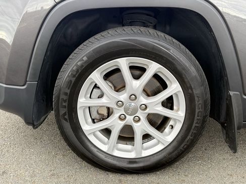 Used 2017 Jeep Cherokee Latitude w/ Safety/Convenience Group image 10