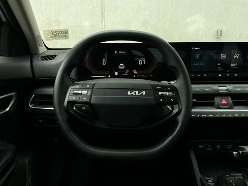 Used 2025 Kia K4 LXS image 33