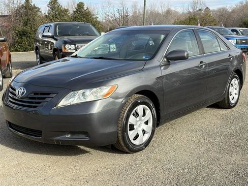 Used 2009 Toyota Camry LE image 1