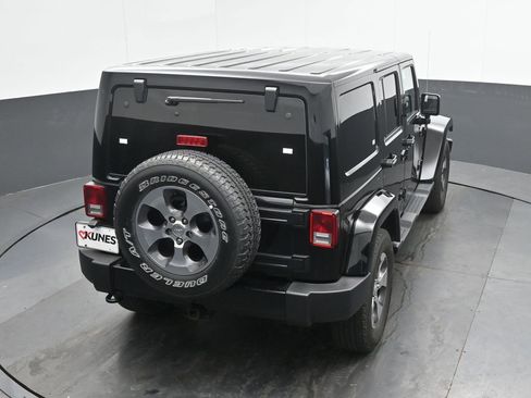 Used 2018 Jeep Wrangler Unlimited Sahara w/ Connectivity Group AWD/4WD image 26