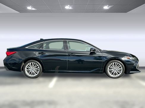 Used 2020 Toyota Avalon Limited image 7