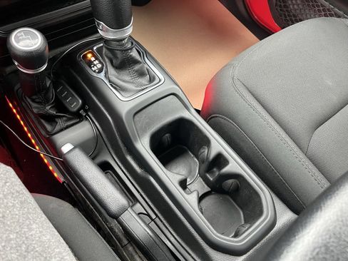 Used 2021 Jeep Gladiator Sport image 18