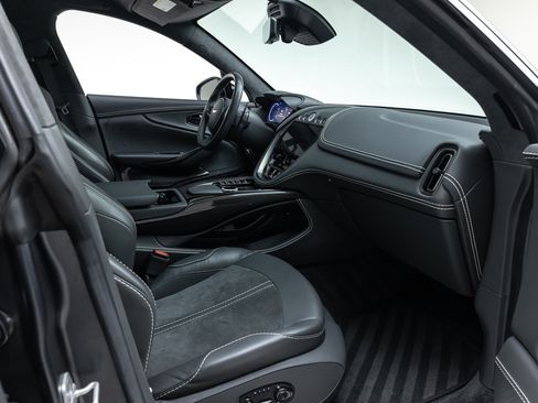 Used 2022 Aston Martin DBX AWD/4WD image 29