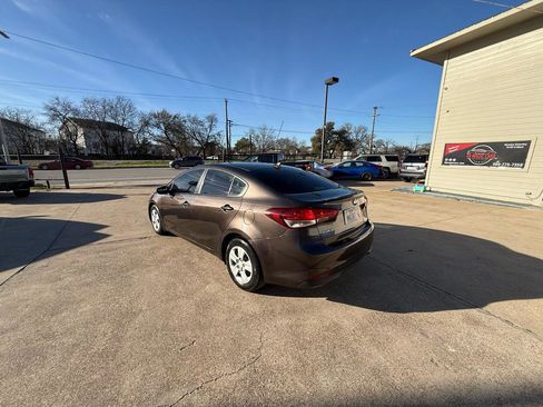 Used 2018 Kia Forte LX image 5