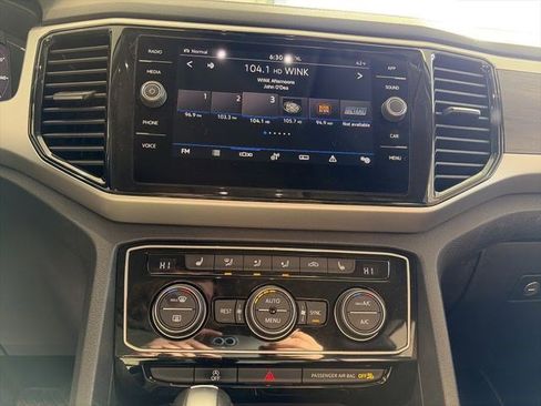 Certified 2022 Volkswagen Atlas SE w/ Black Wheel Package image 45