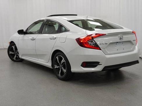 Used 2018 Honda Civic Touring image 13