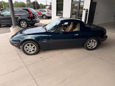 Used 1994 MAZDA MX-5 Miata RWD image 4
