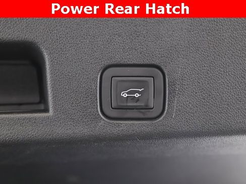 Used 2025 Chevrolet Traverse RS image 32