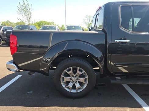 Used 2019 Nissan Frontier SL RWD image 7