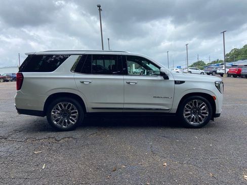 Used 2023 GMC Yukon Denali Ultimate AWD/4WD image 6