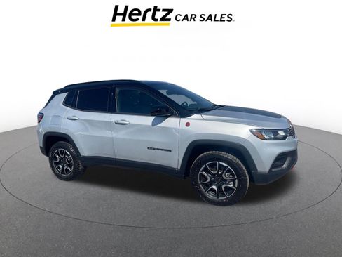 Used 2025 Jeep Compass Trailhawk image 1