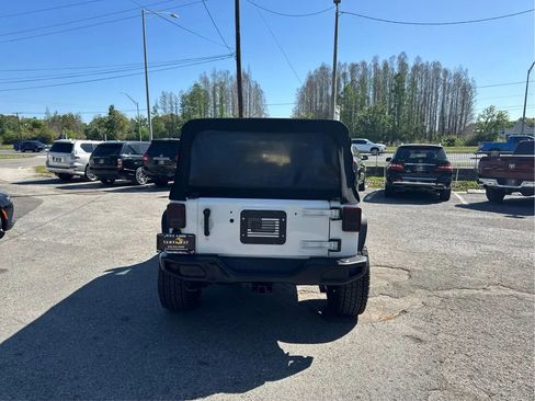 Used 2016 Jeep Wrangler Unlimited Sahara w/ Connectivity Group image 6