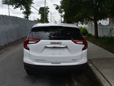 Used 2024 GMC Terrain SLE AWD/4WD image 7