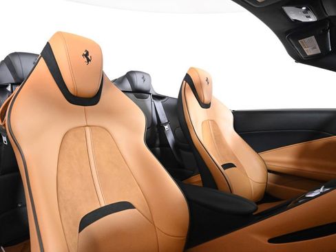 Used 2025 Ferrari Roma Spider RWD image 4