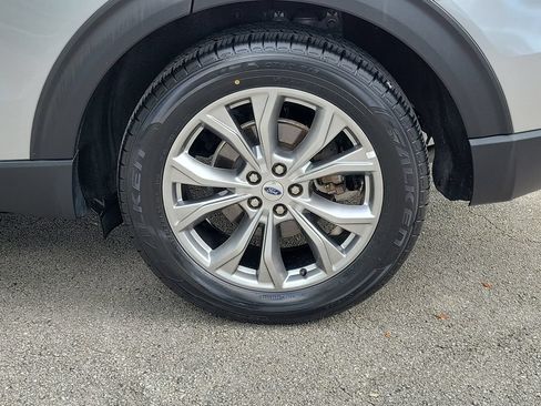 Used 2023 Ford Explorer XLT w/ Equipment Group 202A RWD image 5