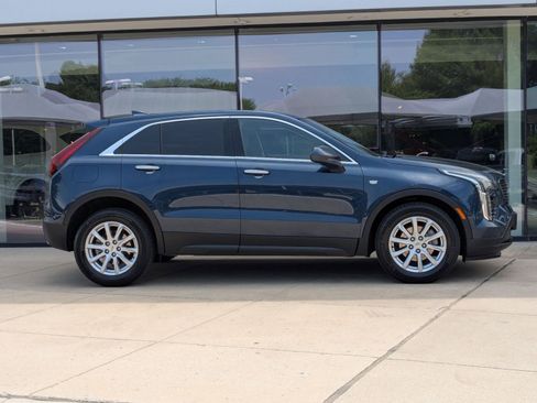 Used 2021 Cadillac XT4 Luxury w/ Cold Weather Package FWD image 8