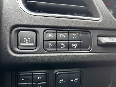 Used 2023 Chevrolet Suburban High Country image 28