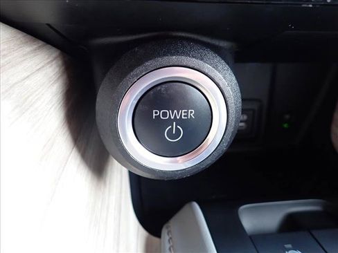 Used 2024 Toyota Venza XLE AWD/4WD image 21
