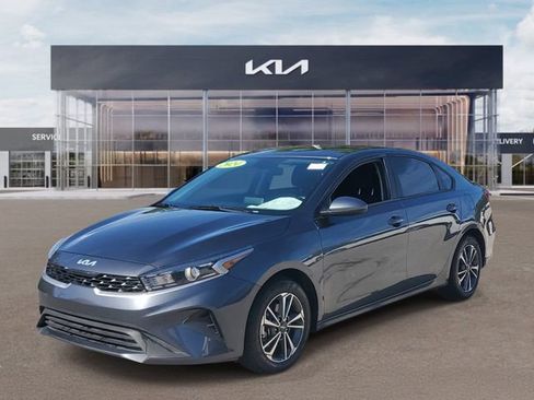 Certified 2024 Kia Forte LXS FWD image 3