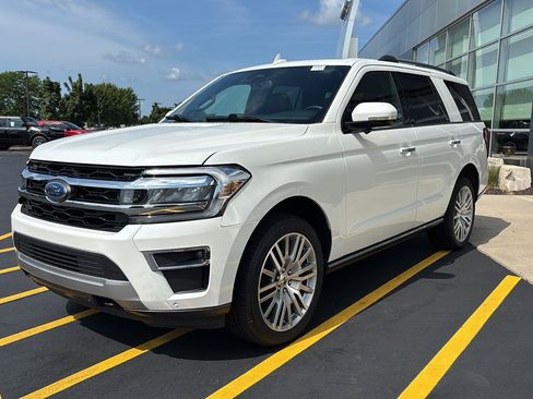 Used 2023 Ford Expedition Limited AWD/4WD image 3