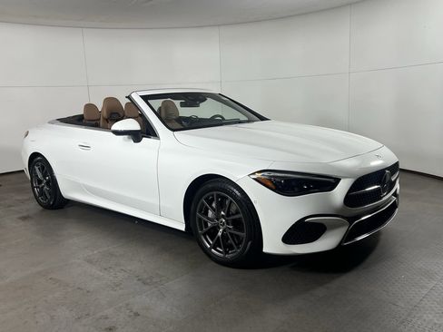 Used 2024 Mercedes-Benz CLE 300 4MATIC Cabriolet image 11