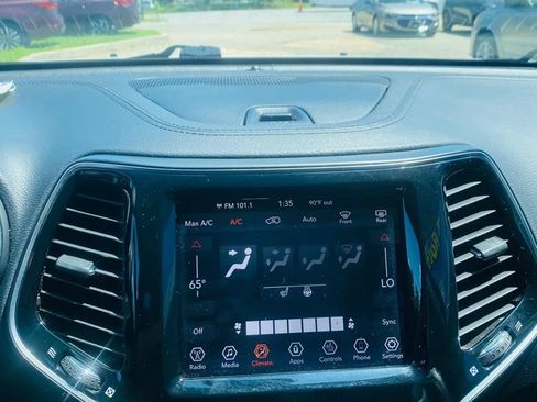 Used 2019 Jeep Cherokee Limited AWD/4WD image 14