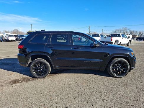 Used 2019 Jeep Grand Cherokee Altitude image 13