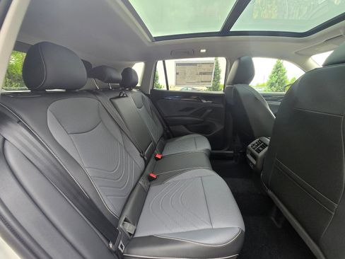 New 2026 Volkswagen Tiguan SE AWD/4WD image 10