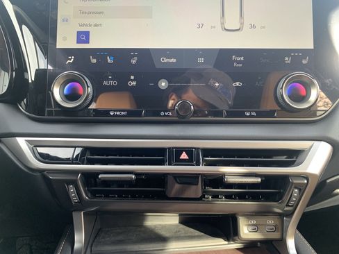 Used 2025 Lexus RX 350 Premium w/ Accessory Package (Z1) image 29