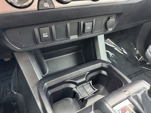 Certified 2021 Toyota Tacoma SR AWD/4WD image 24