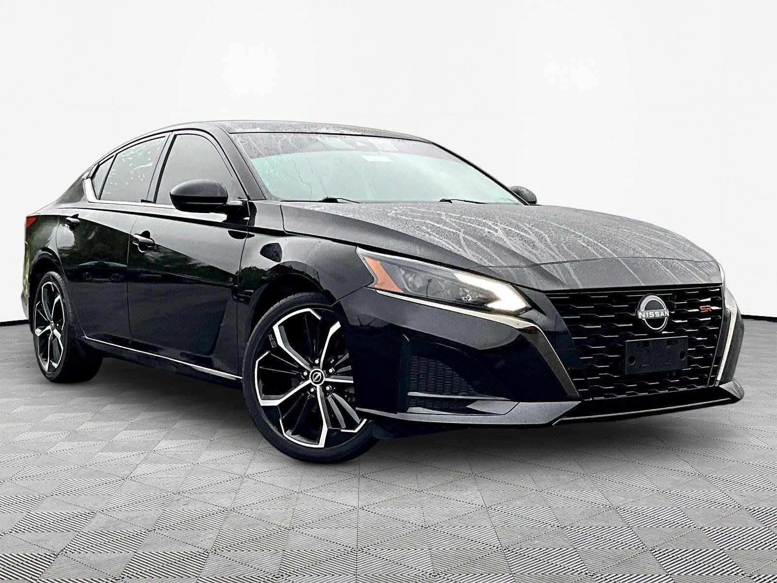 Used 2023 Nissan Altima 2.5 SR AWD/4WD image 3
