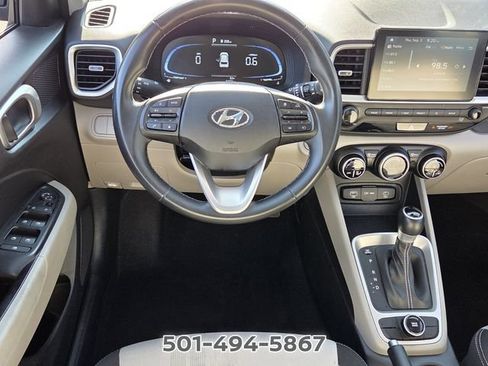 Used 2025 Hyundai Venue SEL FWD image 11